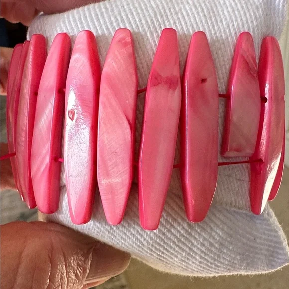 Vibrant Pink Shell Bracelet - Picture 2 of 2